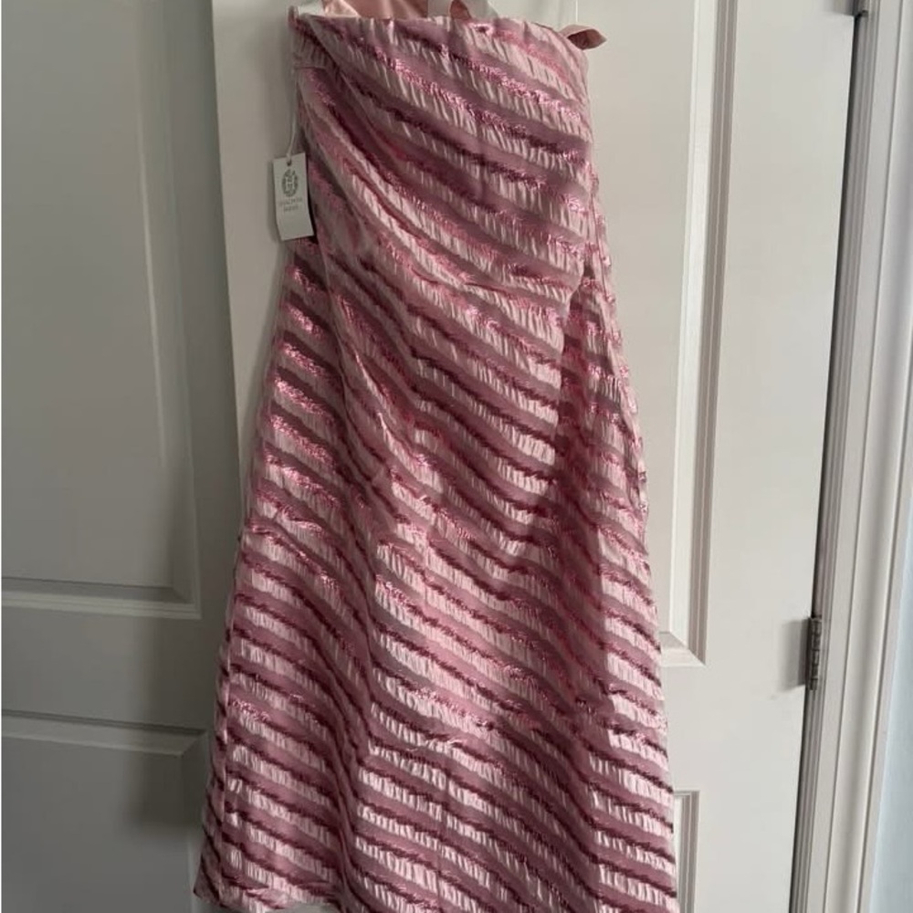 Chic Strapless Pink Midi Dress - Picture 2 of 3